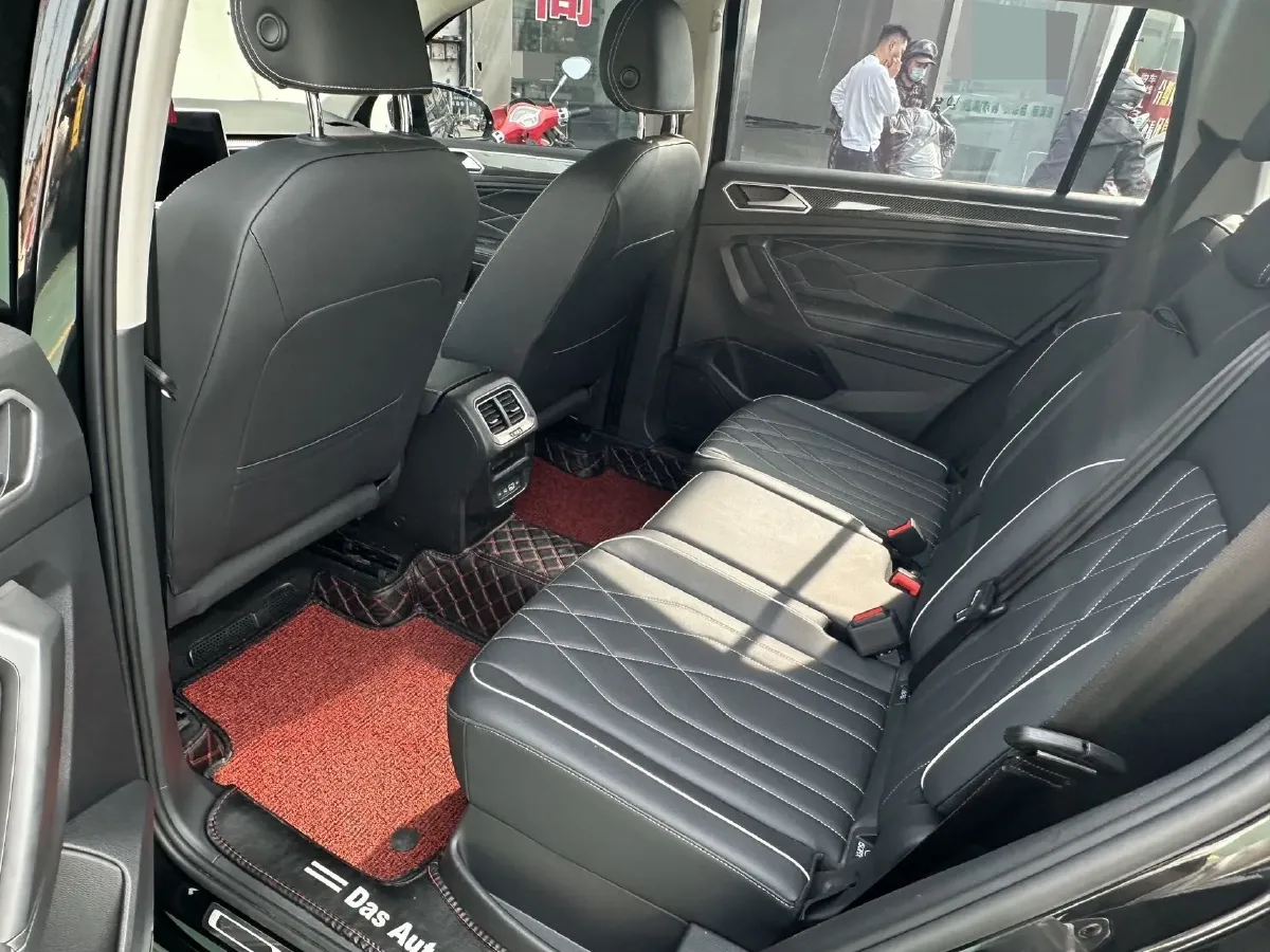 2024 Volkswagen Tiguan L 2.0T 186HP L4 7DCT,autocango,china used car exporter,china ev exporter,chinese used car exporter,chinese used ev exporter