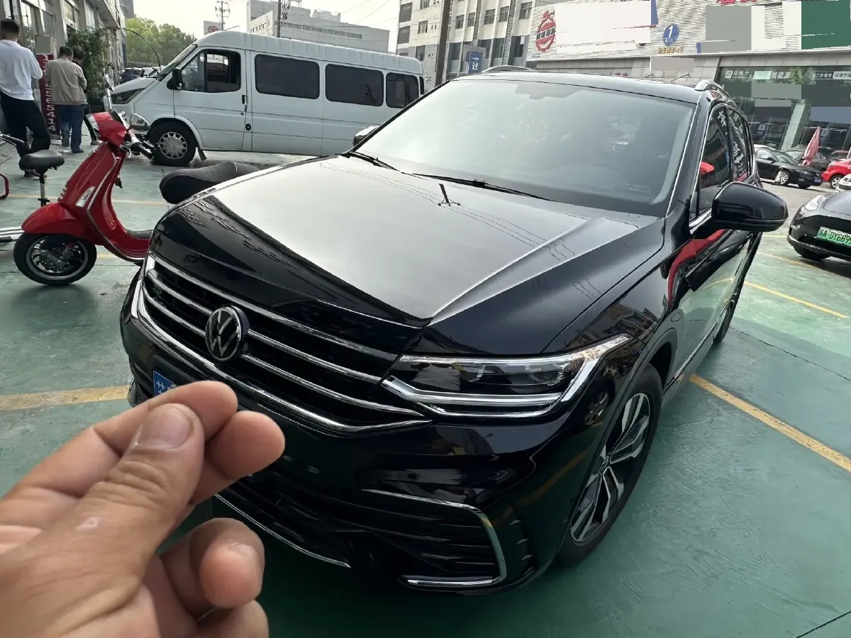 2024 Volkswagen Tiguan L 2.0T 186HP L4 7DCT,autocango,china used car exporter,china ev exporter,chinese used car exporter,chinese used ev exporter