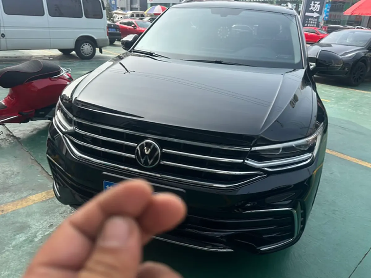 2024 Volkswagen Tiguan L 2.0T 186HP L4 7DCT,autocango,china used car exporter,china ev exporter,chinese used car exporter,chinese used ev exporter