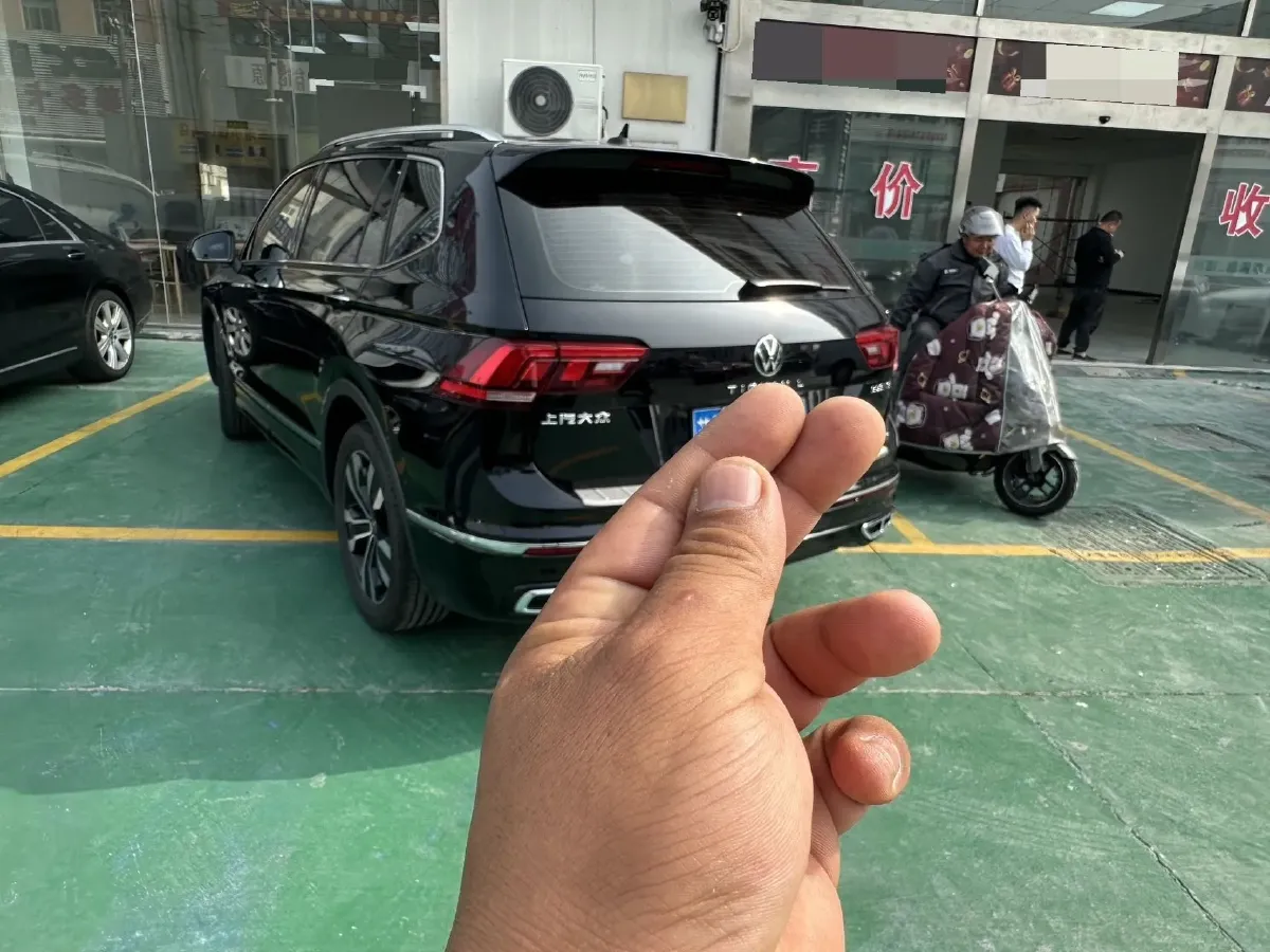 2024 Volkswagen Tiguan L 2.0T 186HP L4 7DCT,autocango,china used car exporter,china ev exporter,chinese used car exporter,chinese used ev exporter