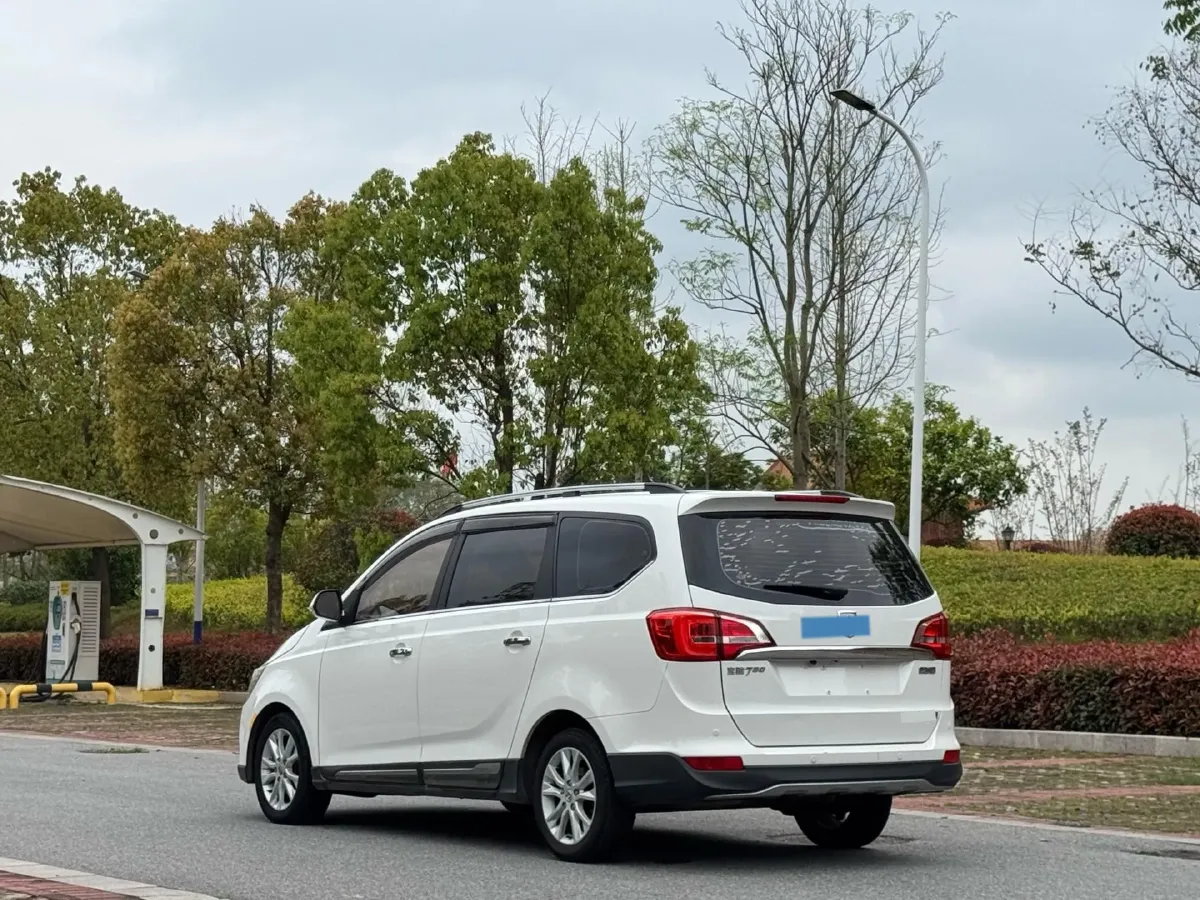 2016 BaoJun 730 1.5L 112HP L4 5MT,autocango,china used car exporter,china ev exporter,chinese used car exporter,chinese used ev exporter