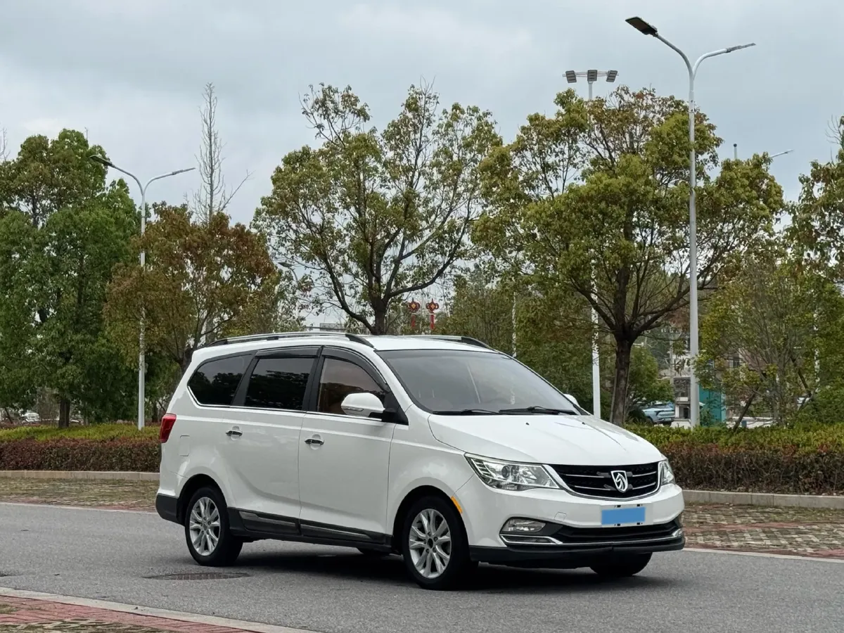 2016 BaoJun 730 1.5L 112HP L4 5MT,autocango,china used car exporter,china ev exporter,chinese used car exporter,chinese used ev exporter