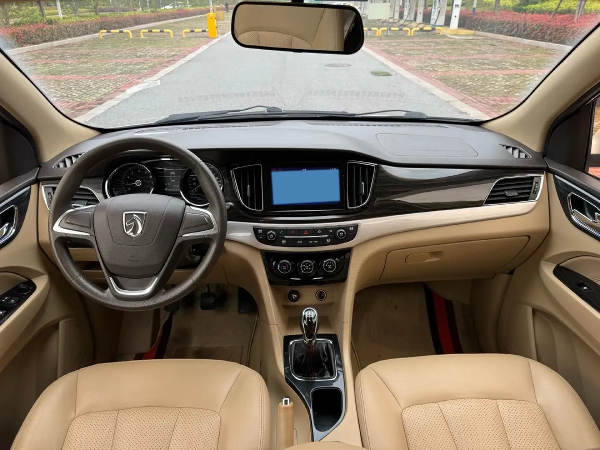 2016 BaoJun 730 1.5L 112HP L4 5MT,autocango,china used car exporter,china ev exporter,chinese used car exporter,chinese used ev exporter