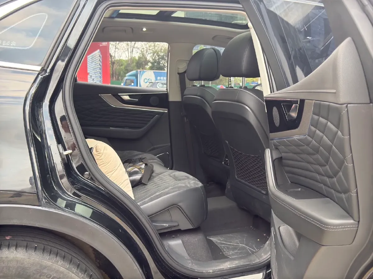 2022 HongQi HS5 2.0T 224HP L4 6AT,autocango,china used car exporter,china ev exporter,chinese used car exporter,chinese used ev exporter