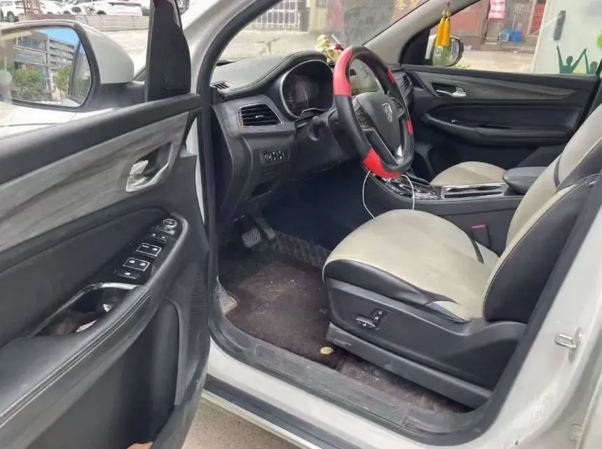 2019 BaoJun 730 1.5T 151HP L4 CVT,autocango,china used car exporter,china ev exporter,chinese used car exporter,chinese used ev exporter