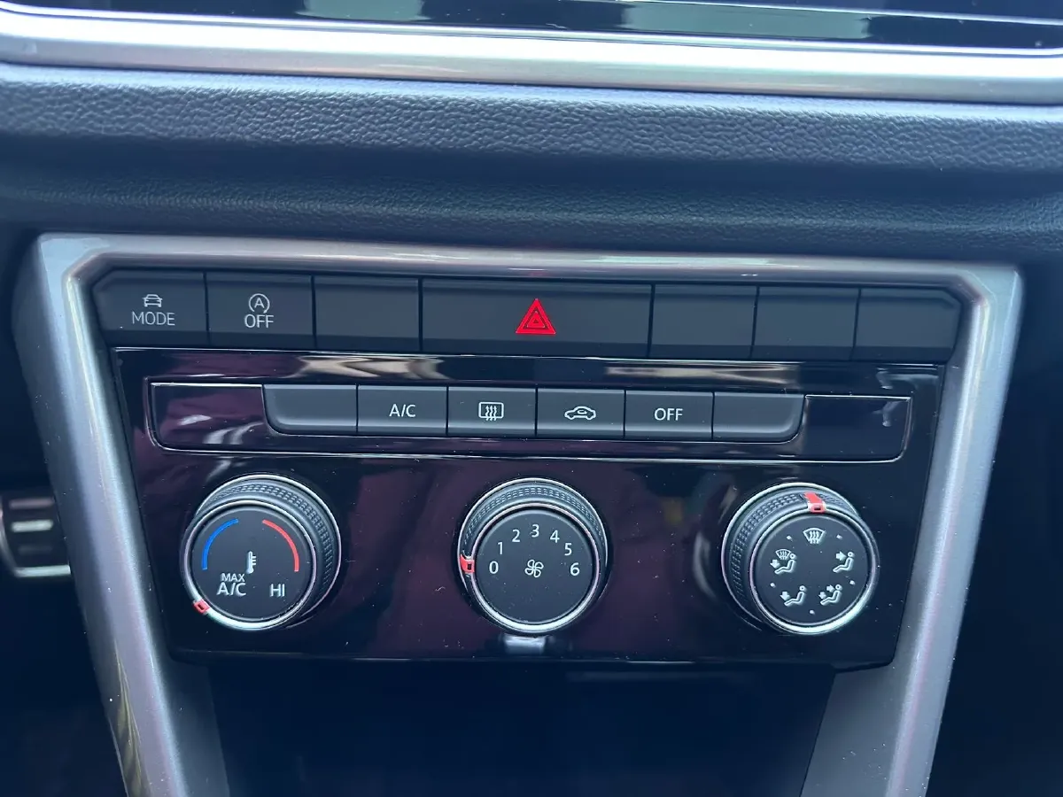 2022 Volkswagen T-Roc 1.4T 150HP L4 7DCT,autocango,china used car exporter,china ev exporter,chinese used car exporter,chinese used ev exporter