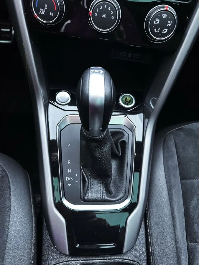 2022 Volkswagen T-Roc 1.4T 150HP L4 7DCT,autocango,china used car exporter,china ev exporter,chinese used car exporter,chinese used ev exporter