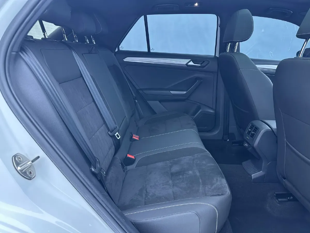 2022 Volkswagen T-Roc 1.4T 150HP L4 7DCT,autocango,china used car exporter,china ev exporter,chinese used car exporter,chinese used ev exporter