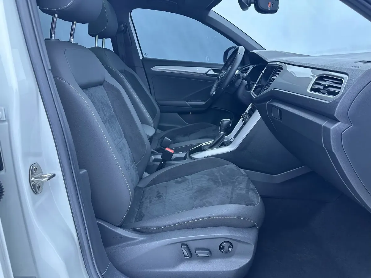 2022 Volkswagen T-Roc 1.4T 150HP L4 7DCT,autocango,china used car exporter,china ev exporter,chinese used car exporter,chinese used ev exporter