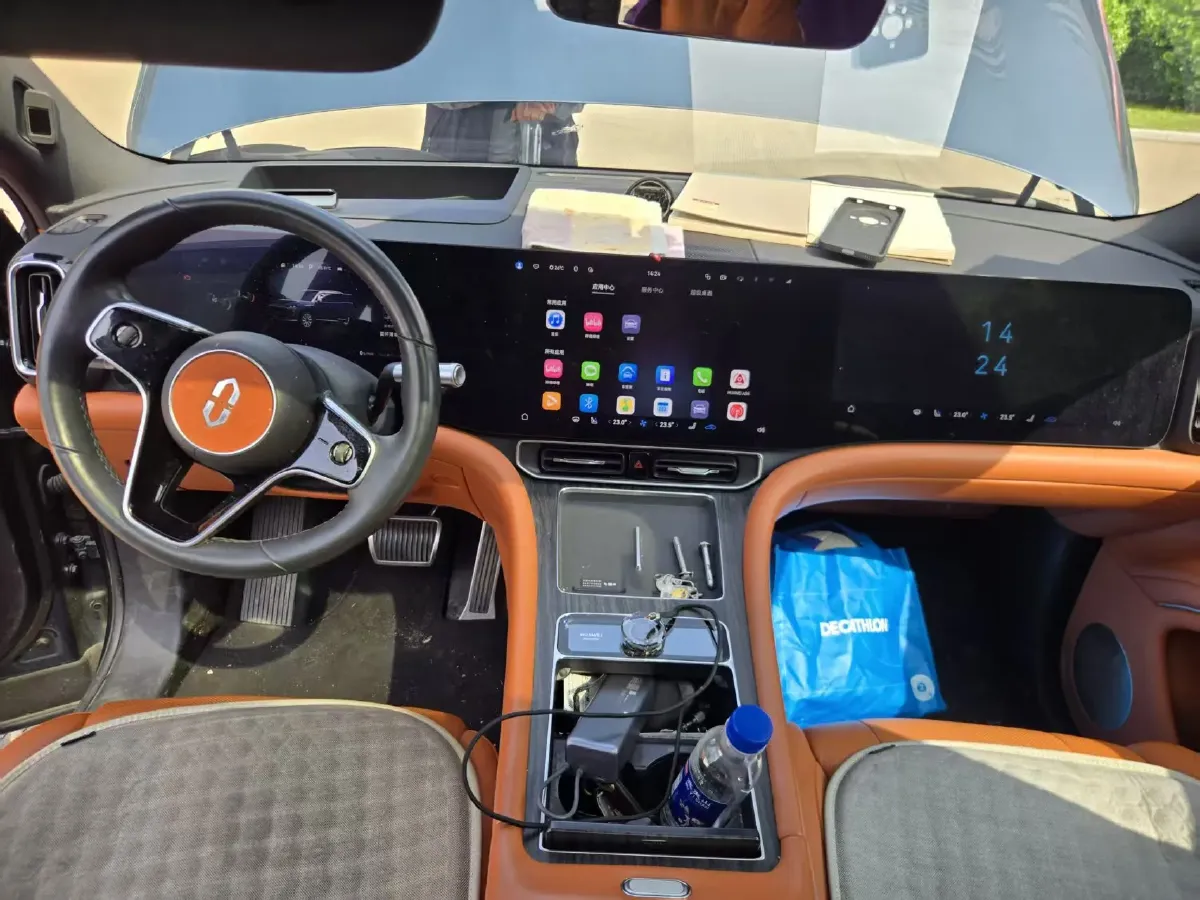 2024 AITO AITO M9 1.5T 152HP L4 REEV 52KWH,autocango,china used car exporter,china ev exporter,chinese used car exporter,chinese used ev exporter