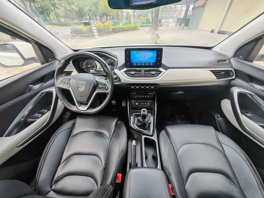 2018 BaoJun 530 1.5T 150HP L4 6MT,autocango,china used car exporter,china ev exporter,chinese used car exporter,chinese used ev exporter