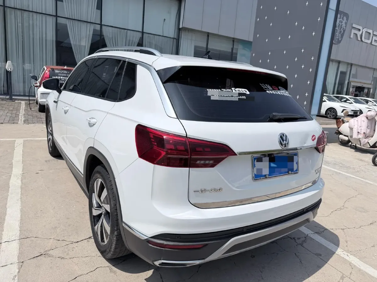 2019 Jeep Cherokee 2.0T 234HP L4 9AT,autocango,china used car exporter,china ev exporter,chinese used car exporter,chinese used ev exporter