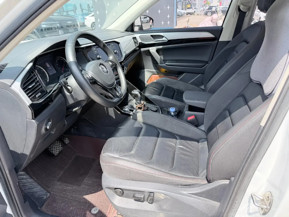 2019 Jeep Cherokee 2.0T 234HP L4 9AT,autocango,china used car exporter,china ev exporter,chinese used car exporter,chinese used ev exporter