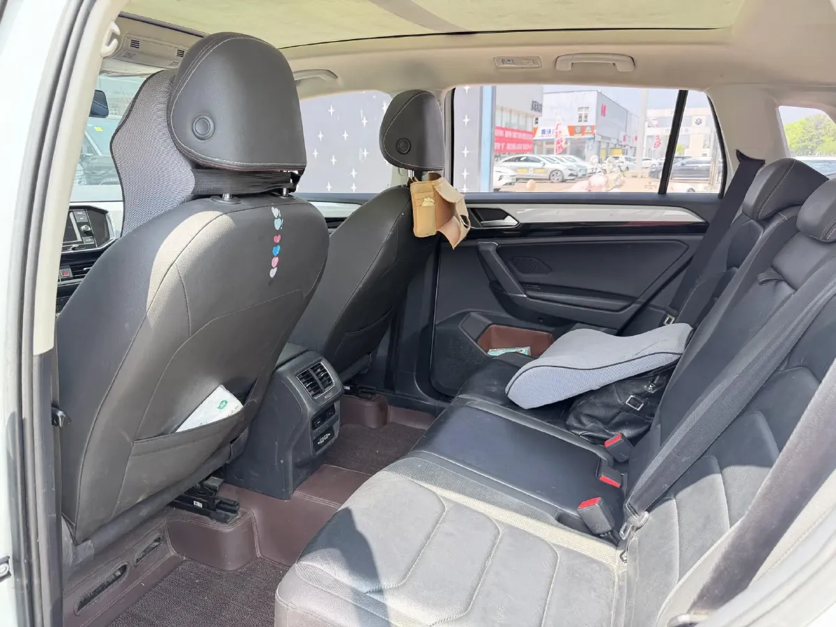 2019 Jeep Cherokee 2.0T 234HP L4 9AT,autocango,china used car exporter,china ev exporter,chinese used car exporter,chinese used ev exporter