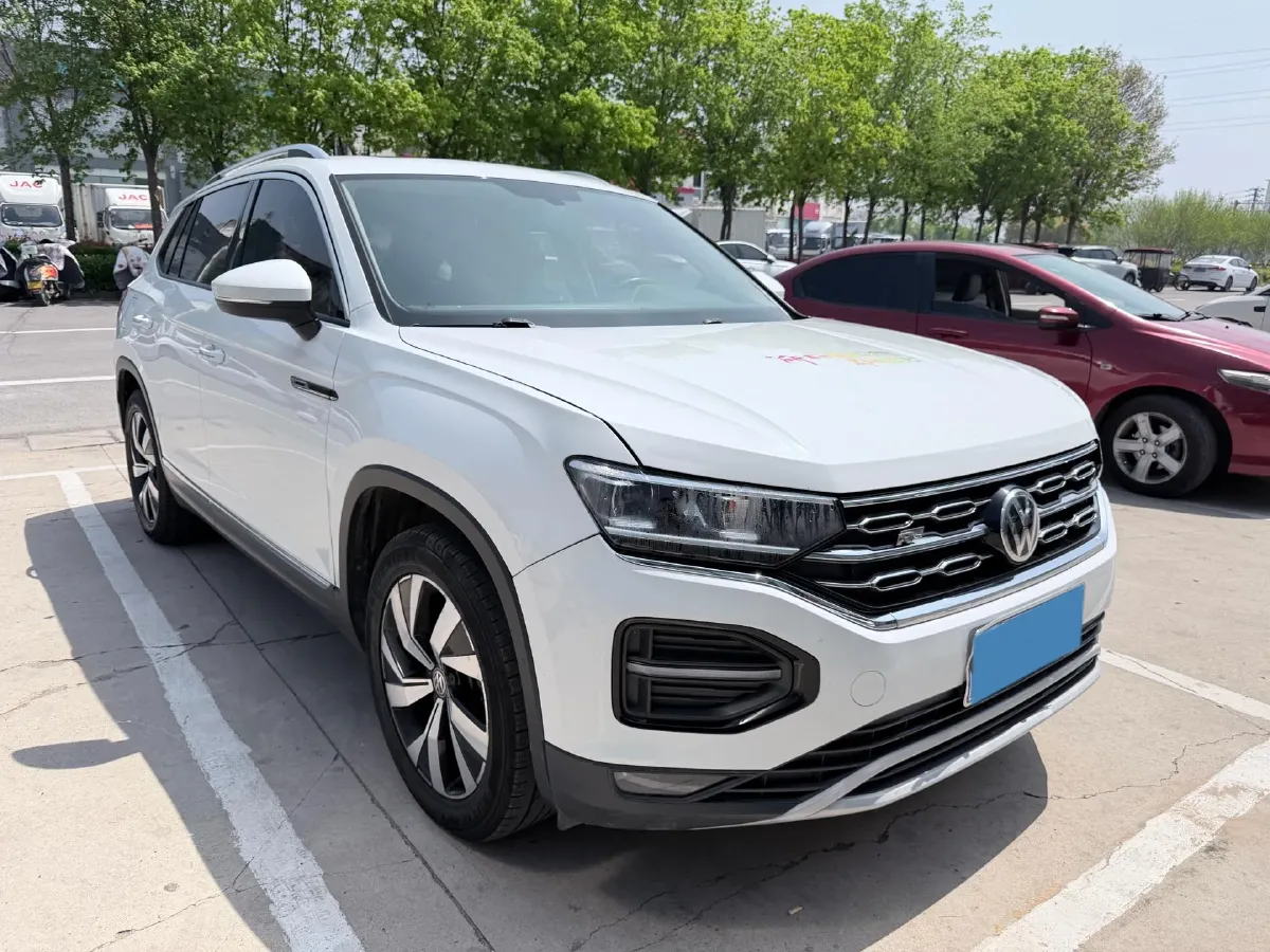 2019 Jeep Cherokee 2.0T 234HP L4 9AT,autocango,china used car exporter,china ev exporter,chinese used car exporter,chinese used ev exporter