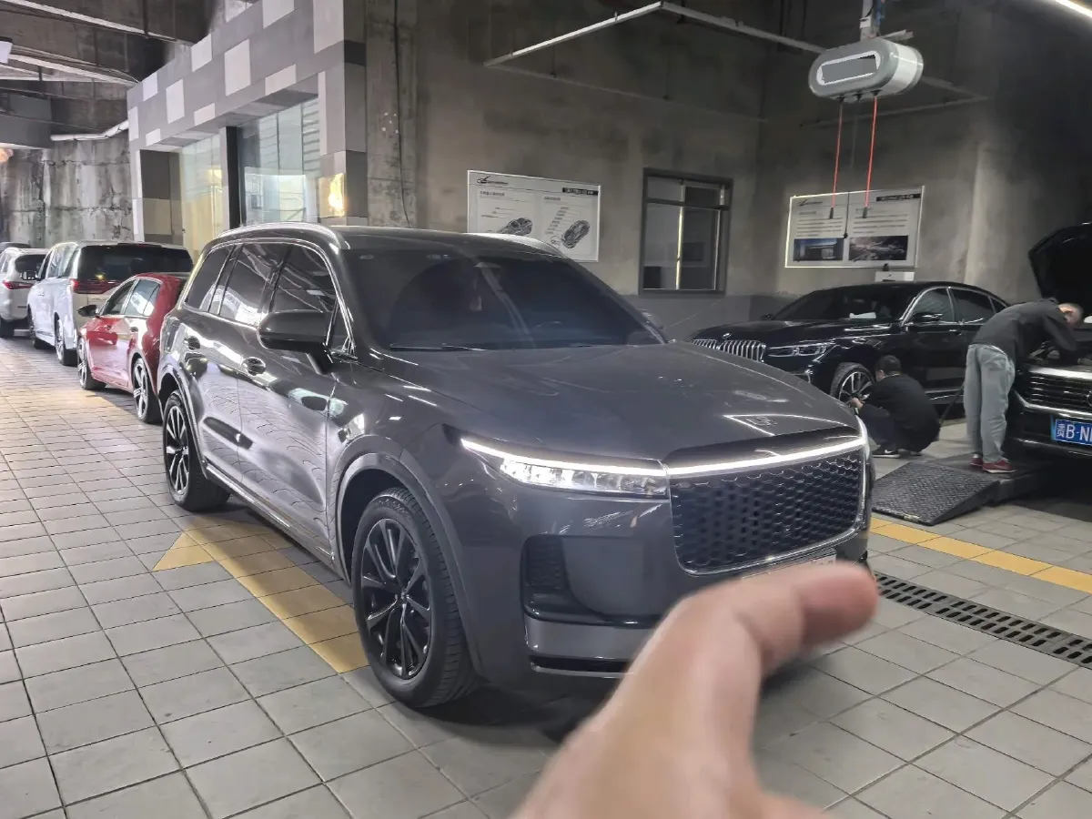 2021 Li ONE Range Extended 131HP REEV 40.5KWH,autocango,china used car exporter,china ev exporter,chinese used car exporter,chinese used ev exporter