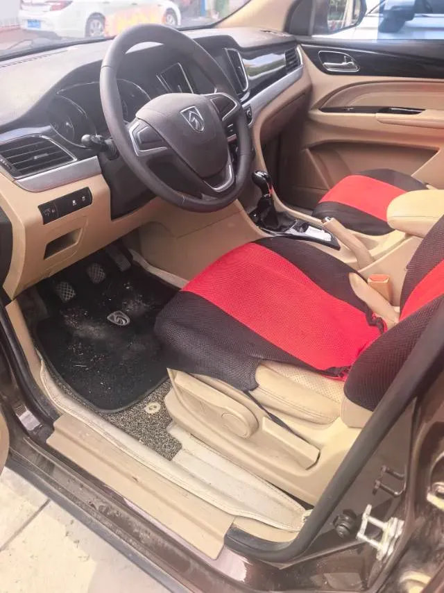 2016 BaoJun 730 1.5L 112HP L4 5MT,autocango,china used car exporter,china ev exporter,chinese used car exporter,chinese used ev exporter