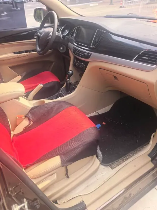 2016 BaoJun 730 1.5L 112HP L4 5MT,autocango,china used car exporter,china ev exporter,chinese used car exporter,chinese used ev exporter