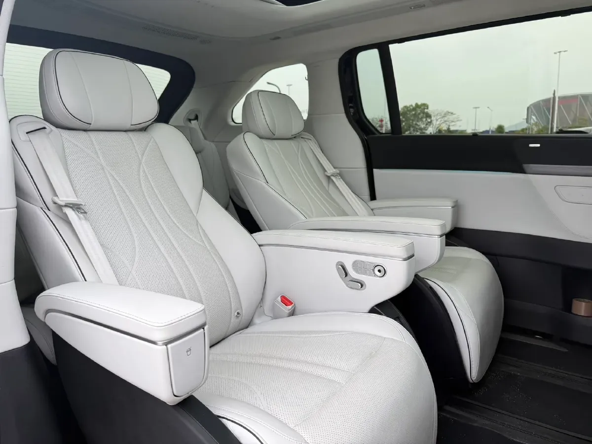 2024 Xpeng X9 BEV 84.5KWH,autocango,china used car exporter,china ev exporter,chinese used car exporter,chinese used ev exporter