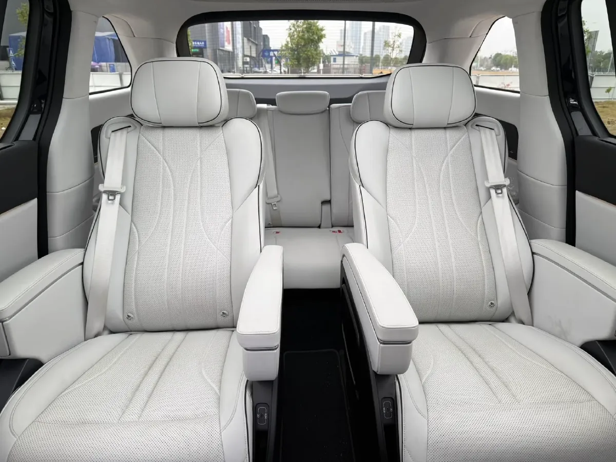 2024 Xpeng X9 BEV 84.5KWH,autocango,china used car exporter,china ev exporter,chinese used car exporter,chinese used ev exporter