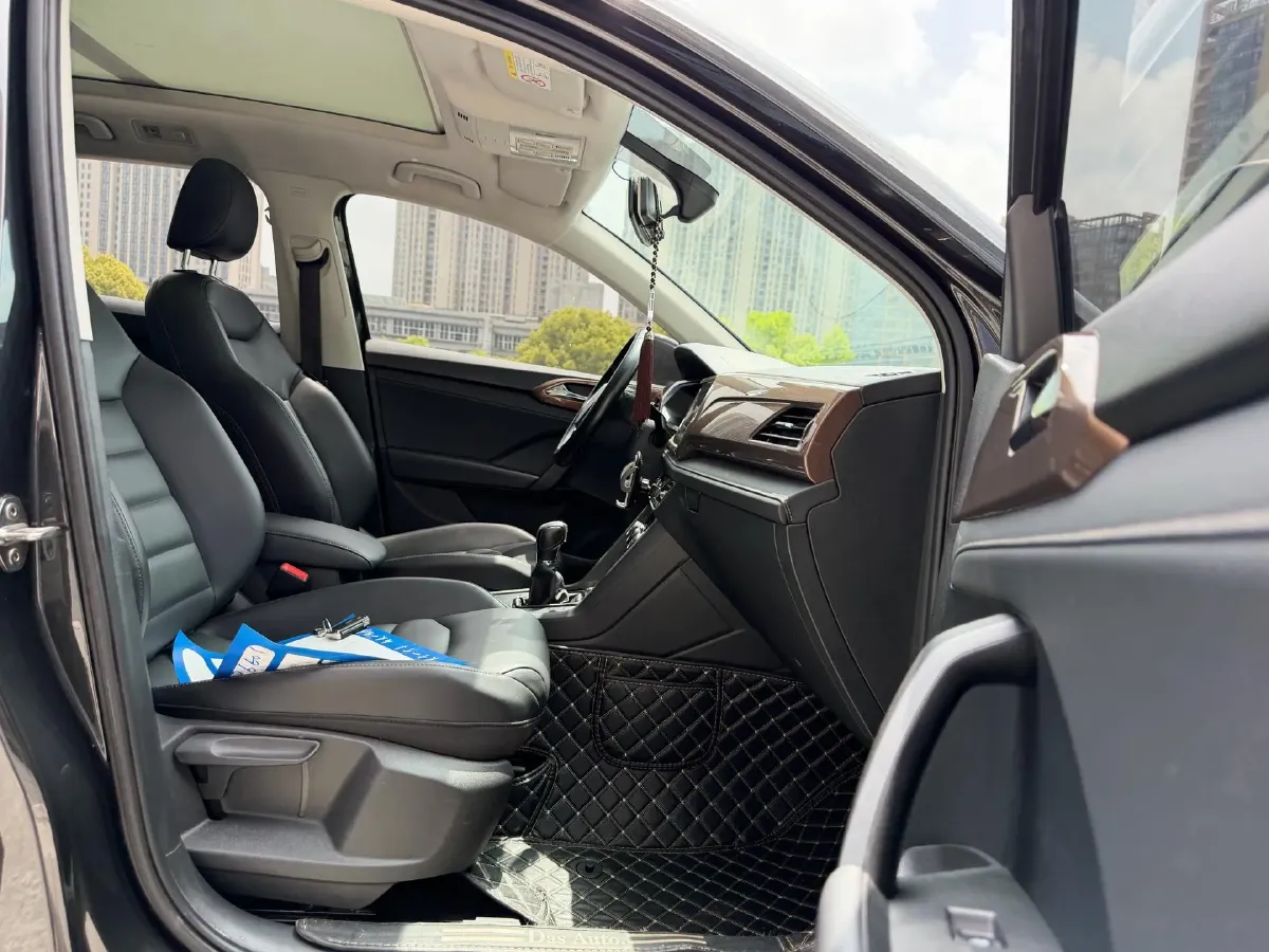 2019 MINI MINI 1.5T 102HP L3 7DCT,autocango,china used car exporter,china ev exporter,chinese used car exporter,chinese used ev exporter