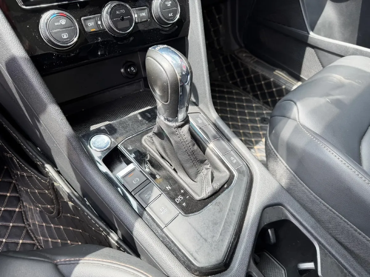 2019 MINI MINI 1.5T 102HP L3 7DCT,autocango,china used car exporter,china ev exporter,chinese used car exporter,chinese used ev exporter