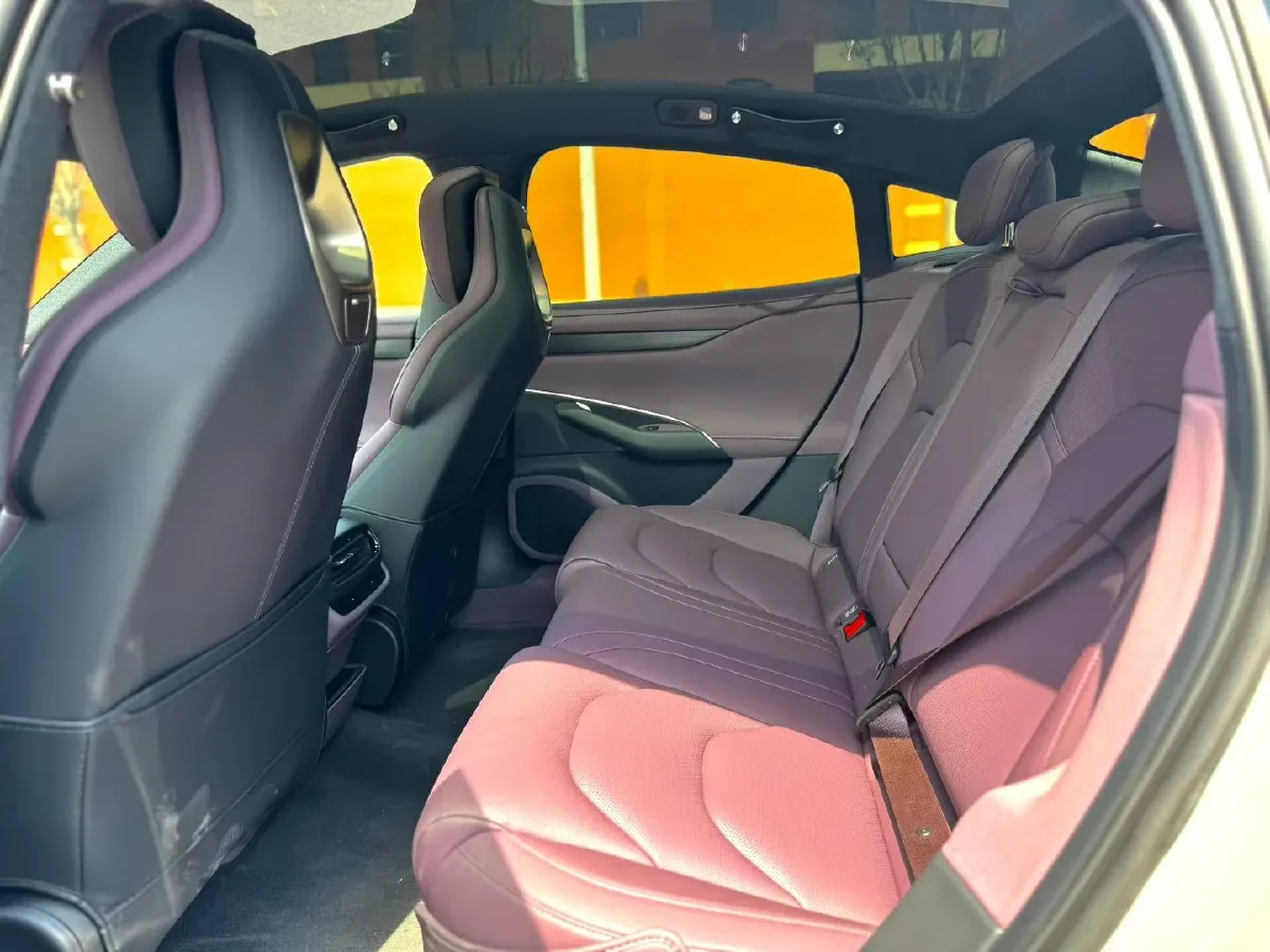 2024 MI SU7 BEV 73.6KWH,autocango,china used car exporter,china ev exporter,chinese used car exporter,chinese used ev exporter