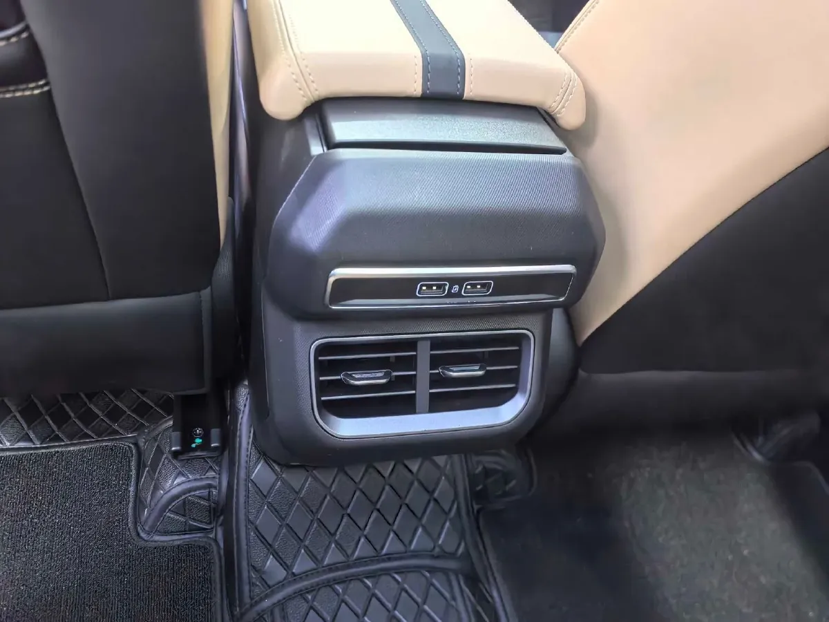 2023 Geely ICON 1.5T 181HP L4 7DCT,autocango,china used car exporter,china ev exporter,chinese used car exporter,chinese used ev exporter