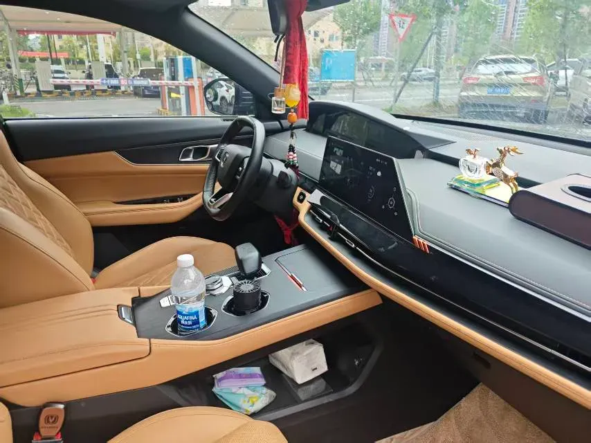 2021 ChangAn UNI-K 2.0T 233HP L4 8AT,autocango,china used car exporter,china ev exporter,chinese used car exporter,chinese used ev exporter