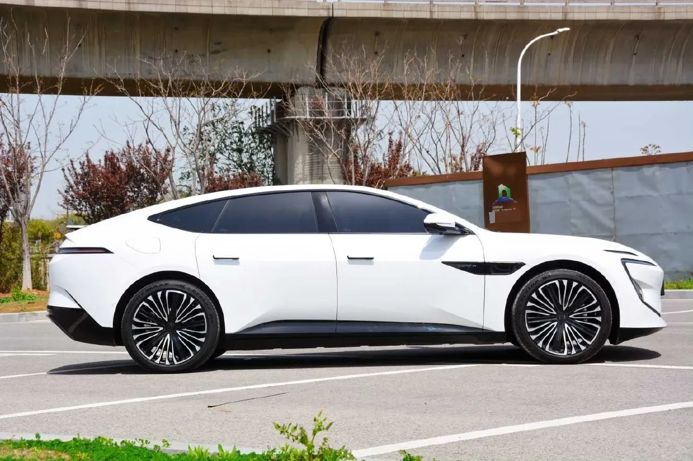 2025 Avatr 12 1.5T 156HP L4 REEV 39.05KWH,autocango,china used car exporter,china ev exporter,chinese used car exporter,chinese used ev exporter