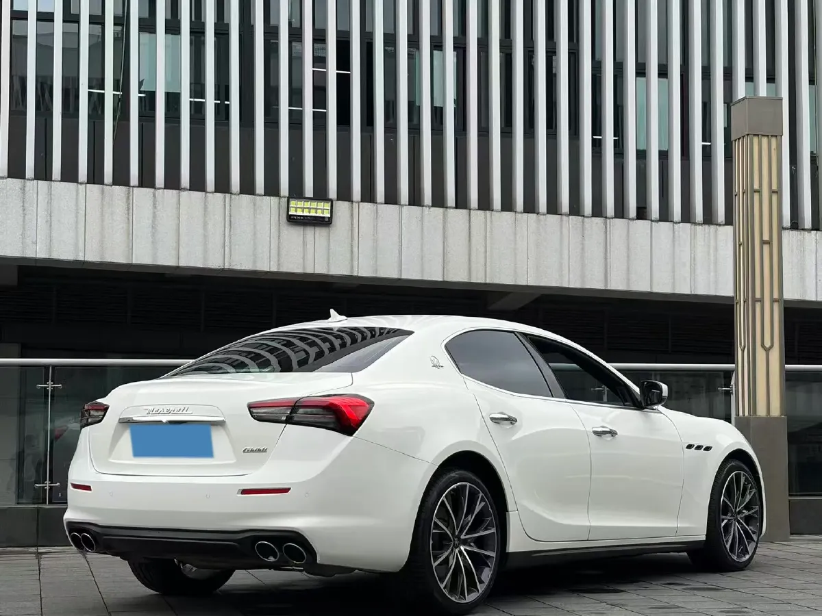 2021 Maserati Ghibli 2.0T 330HP L4 8AT,autocango,china used car exporter,china ev exporter,chinese used car exporter,chinese used ev exporter