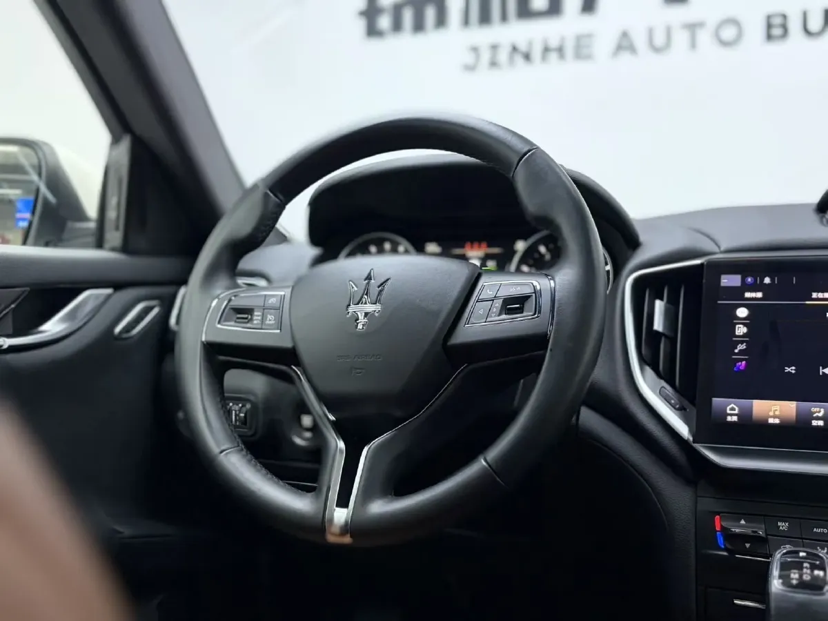 2021 Maserati Ghibli 2.0T 330HP L4 8AT,autocango,china used car exporter,china ev exporter,chinese used car exporter,chinese used ev exporter