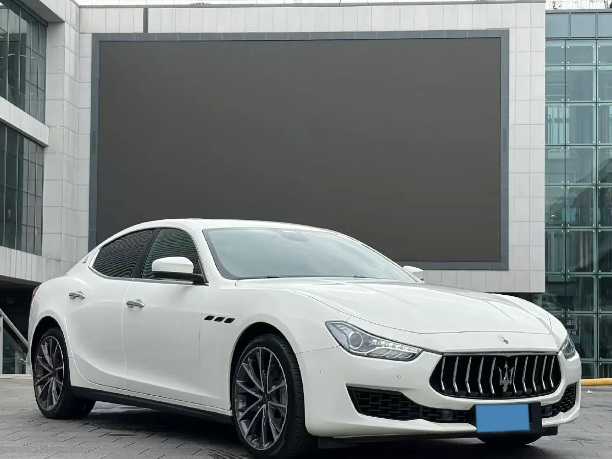 2021 Maserati Ghibli 2.0T 330HP L4 8AT,autocango,china used car exporter,china ev exporter,chinese used car exporter,chinese used ev exporter