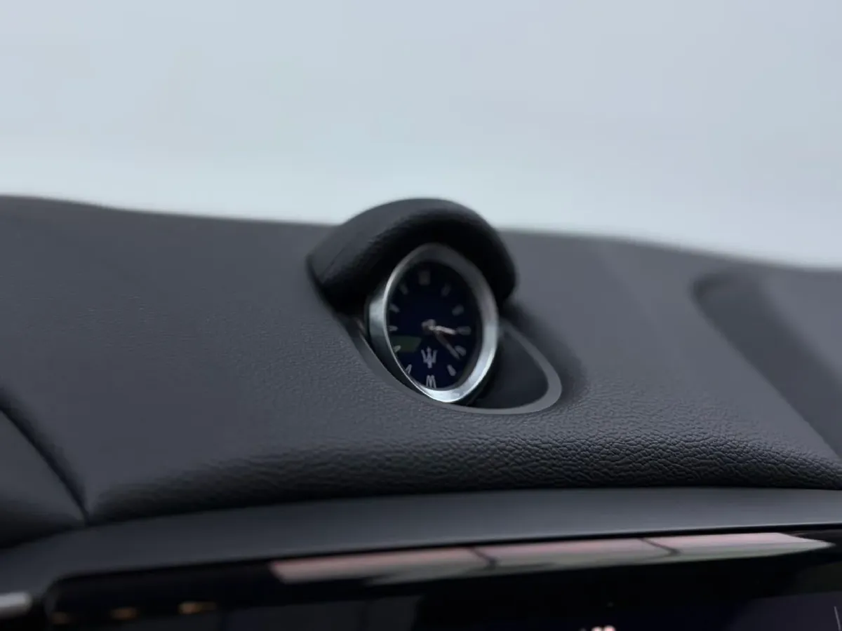 2021 Maserati Ghibli 2.0T 330HP L4 8AT,autocango,china used car exporter,china ev exporter,chinese used car exporter,chinese used ev exporter