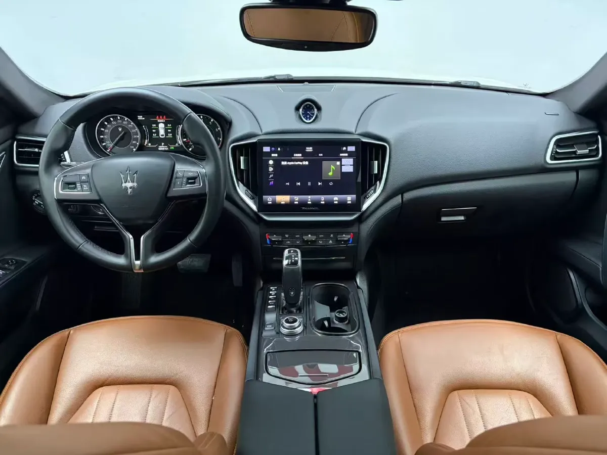 2021 Maserati Ghibli 2.0T 330HP L4 8AT,autocango,china used car exporter,china ev exporter,chinese used car exporter,chinese used ev exporter