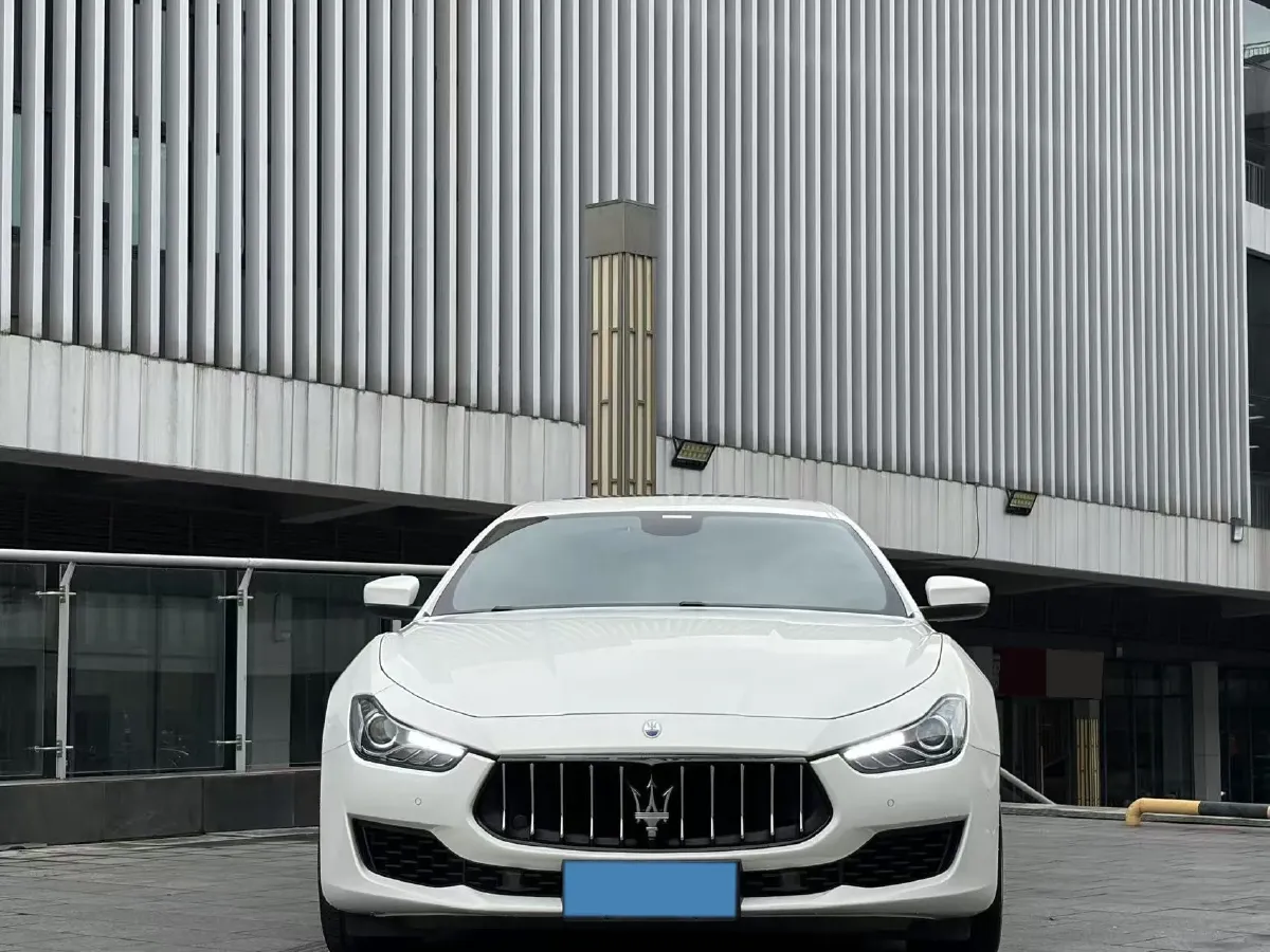 2021 Maserati Ghibli 2.0T 330HP L4 8AT,autocango,china used car exporter,china ev exporter,chinese used car exporter,chinese used ev exporter