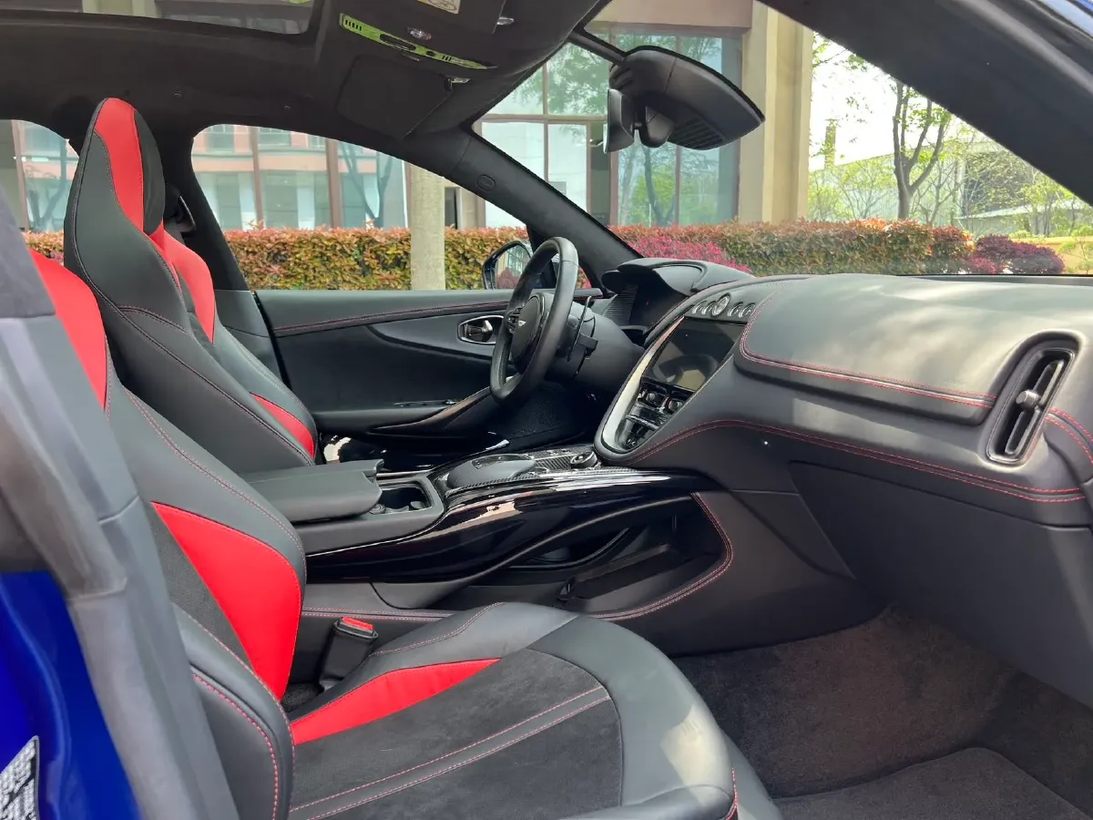 2023 Aston Martin DBX 4.0T 707HP V8 9AT,autocango,china used car exporter,china ev exporter,chinese used car exporter,chinese used ev exporter