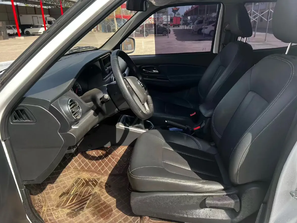 2023 Dongfeng RuiQi 2.4L 158HP L4 5MT,autocango,china used car exporter,china ev exporter,chinese used car exporter,chinese used ev exporter