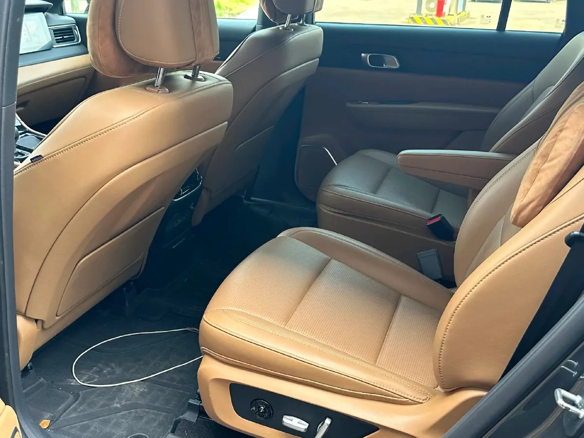 2021 Li ONE Range Extended 131HP REEV 40.5KWH,autocango,china used car exporter,china ev exporter,chinese used car exporter,chinese used ev exporter