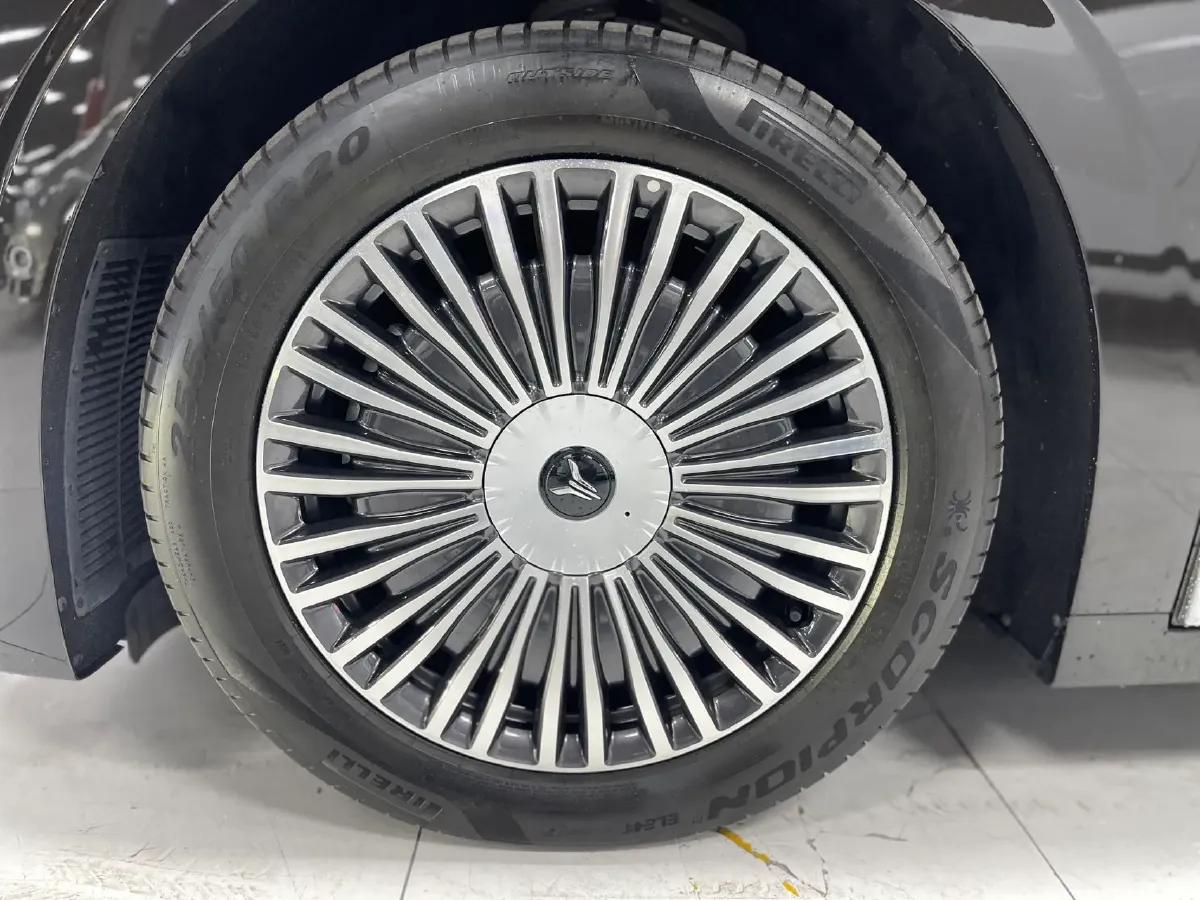 2025 Voyah Dream 1.5T 150HP L4 PHEV 41.7KWH,autocango,china used car exporter,china ev exporter,chinese used car exporter,chinese used ev exporter