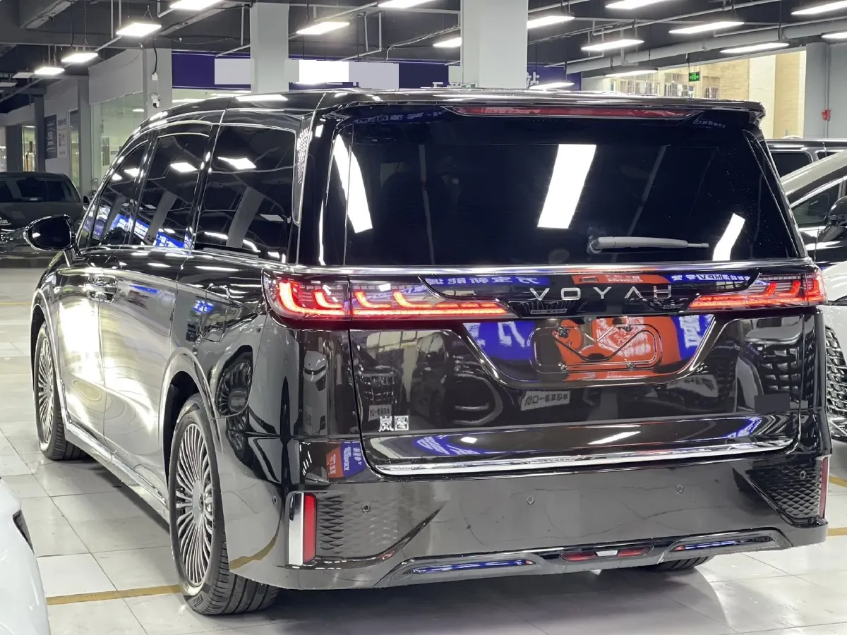 2025 Voyah Dream 1.5T 150HP L4 PHEV 41.7KWH,autocango,china used car exporter,china ev exporter,chinese used car exporter,chinese used ev exporter