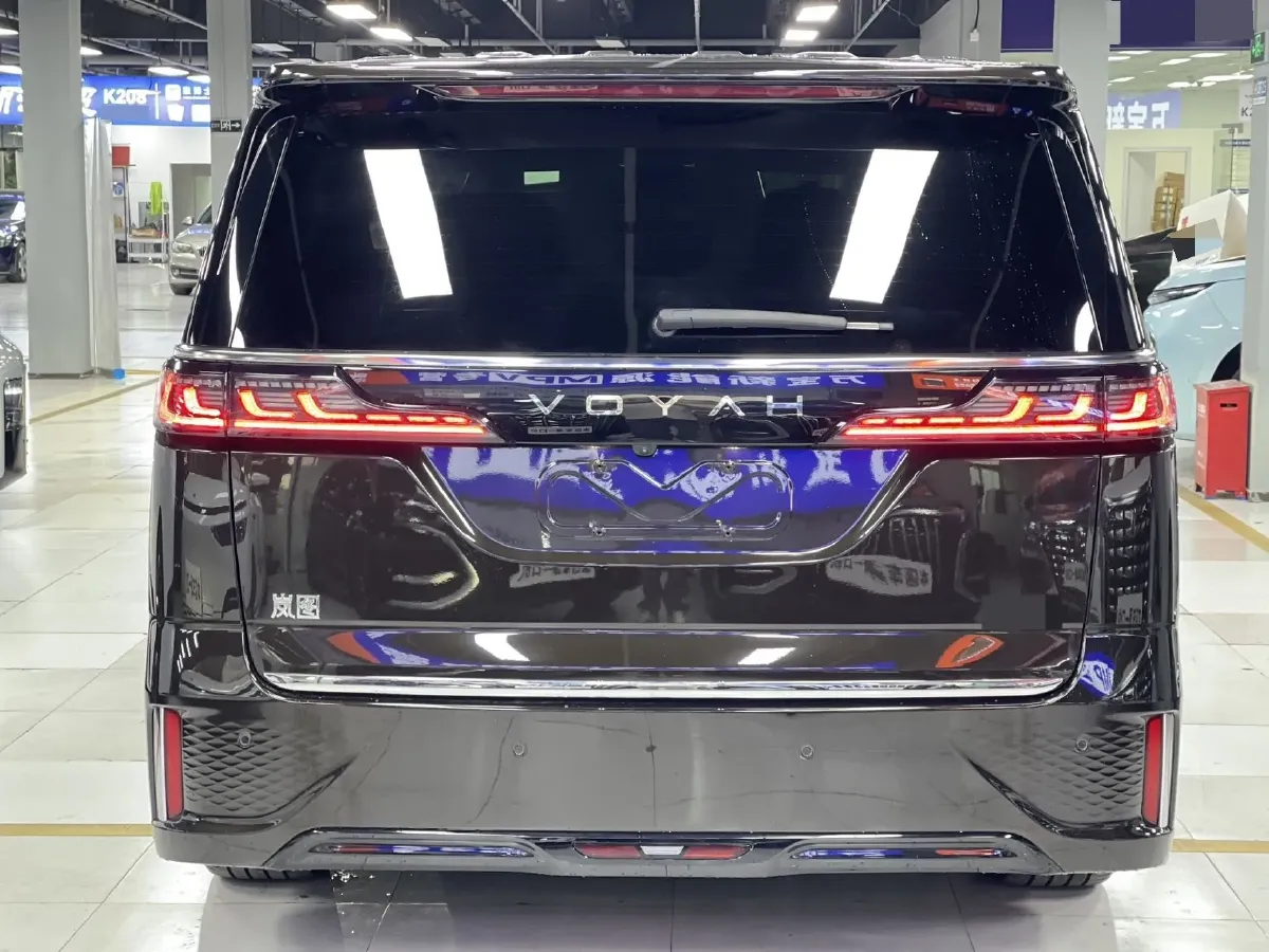 2025 Voyah Dream 1.5T 150HP L4 PHEV 41.7KWH,autocango,china used car exporter,china ev exporter,chinese used car exporter,chinese used ev exporter