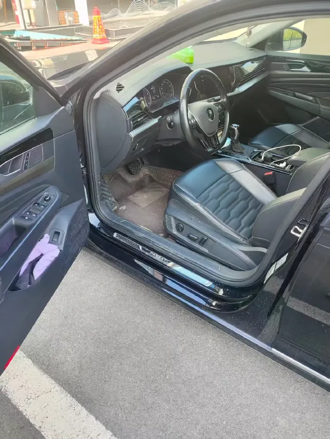 2020 Volkswagen Passat 2.0T 186HP L4 7DCT,autocango,china used car exporter,china ev exporter,chinese used car exporter,chinese used ev exporter