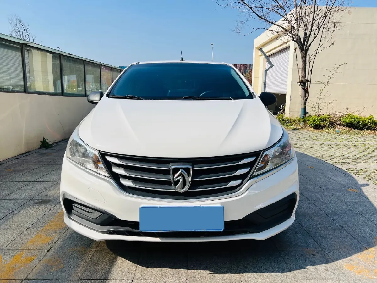 2016 BaoJun 310 1.2L 82HP L4 5MT,autocango,china used car exporter,china ev exporter,chinese used car exporter,chinese used ev exporter