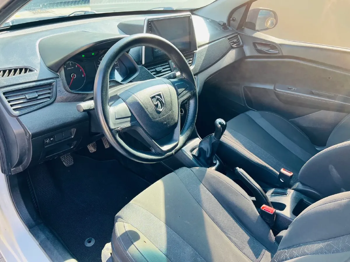 2016 BaoJun 310 1.2L 82HP L4 5MT,autocango,china used car exporter,china ev exporter,chinese used car exporter,chinese used ev exporter