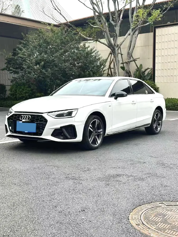 2022 Audi A4L 2.0T 190HP L4 7DCT,autocango,china used car exporter,china ev exporter,chinese used car exporter,chinese used ev exporter