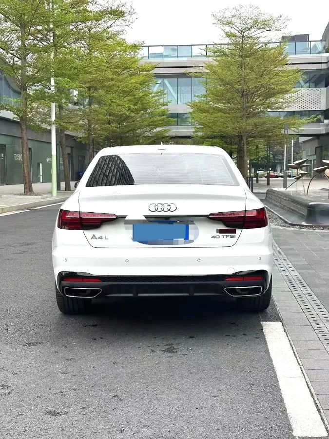 2022 Audi A4L 2.0T 190HP L4 7DCT,autocango,china used car exporter,china ev exporter,chinese used car exporter,chinese used ev exporter