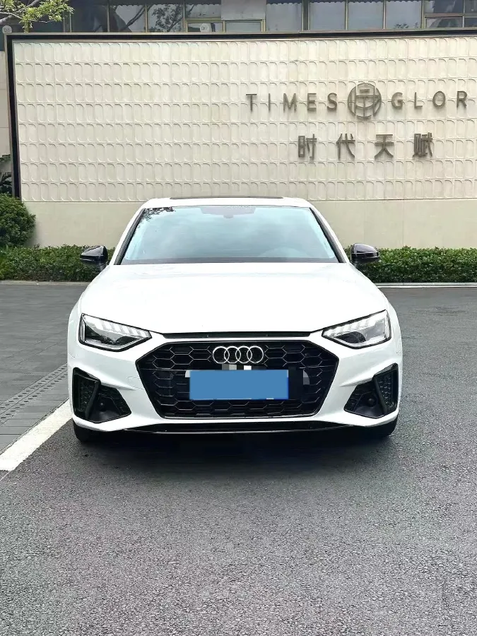 2022 Audi A4L 2.0T 190HP L4 7DCT,autocango,china used car exporter,china ev exporter,chinese used car exporter,chinese used ev exporter
