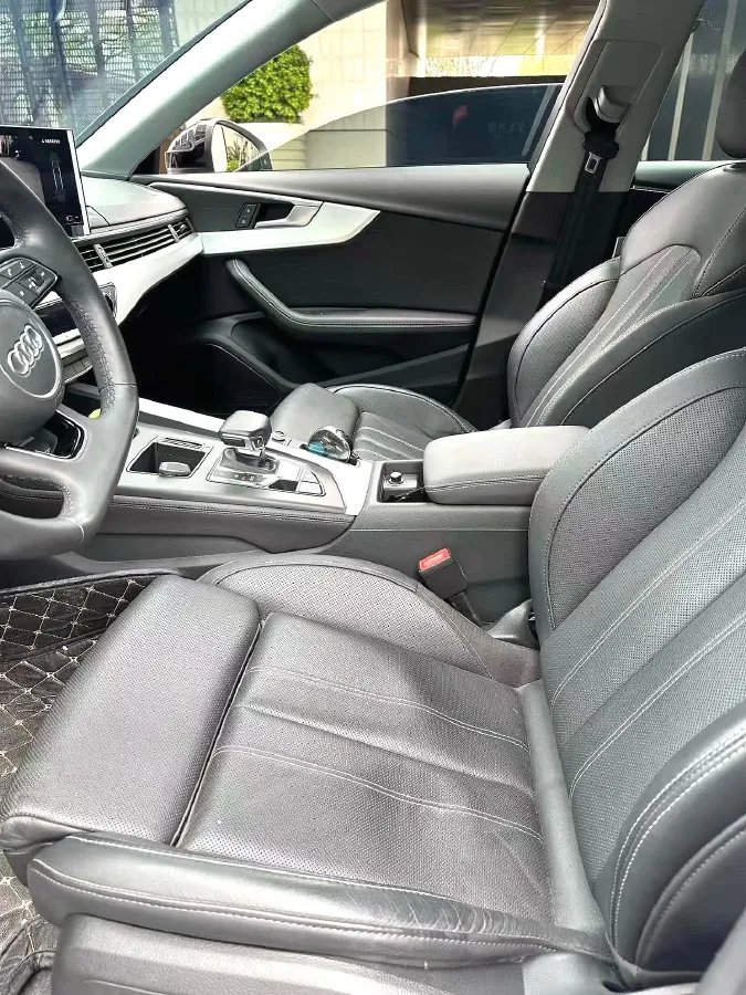 2022 Audi A4L 2.0T 190HP L4 7DCT,autocango,china used car exporter,china ev exporter,chinese used car exporter,chinese used ev exporter