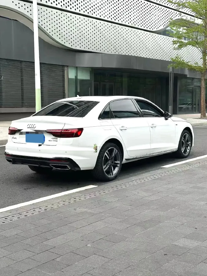 2022 Audi A4L 2.0T 190HP L4 7DCT,autocango,china used car exporter,china ev exporter,chinese used car exporter,chinese used ev exporter